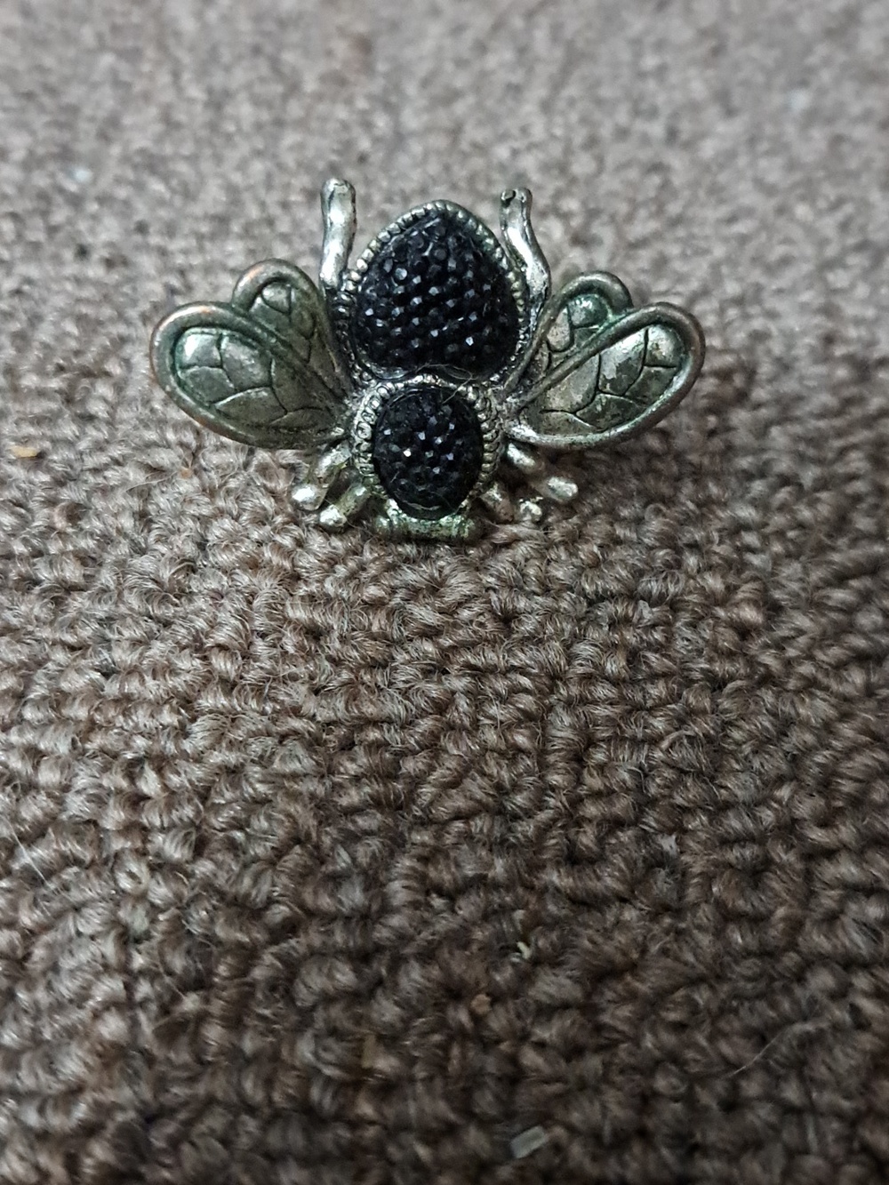 Bee RING! - Picture 3 of 3